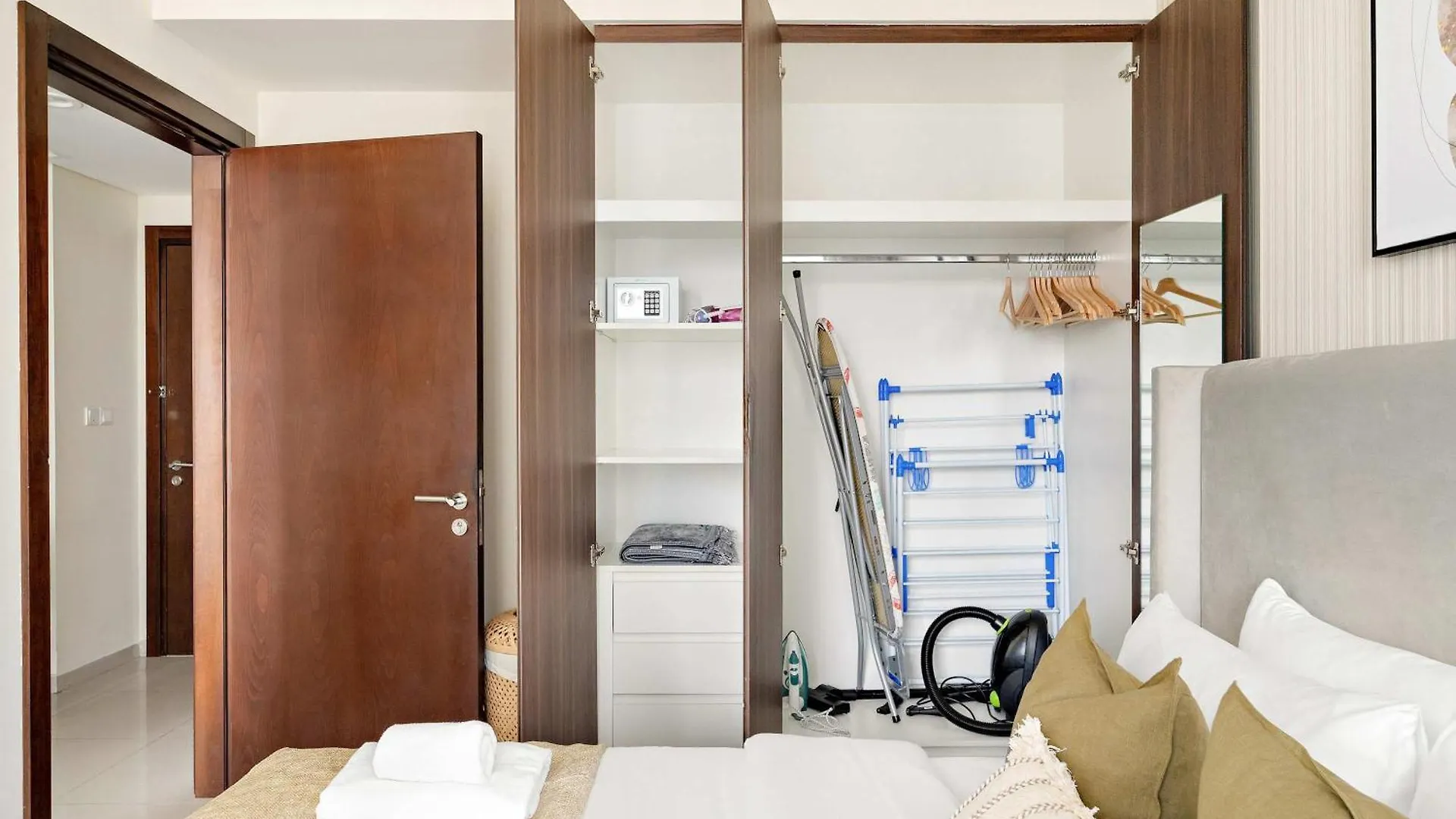 Silkhaus Stylish 1Bdr In Vera Tower Nearby Canal Dubai