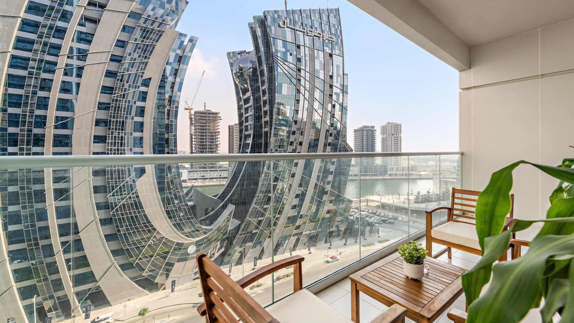 Silkhaus Stylish 1Bdr In Vera Tower Nearby Canal contacts